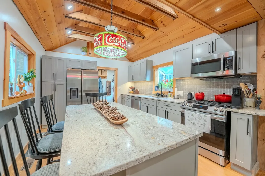 780 Old Route 25 Rumney NH 03266