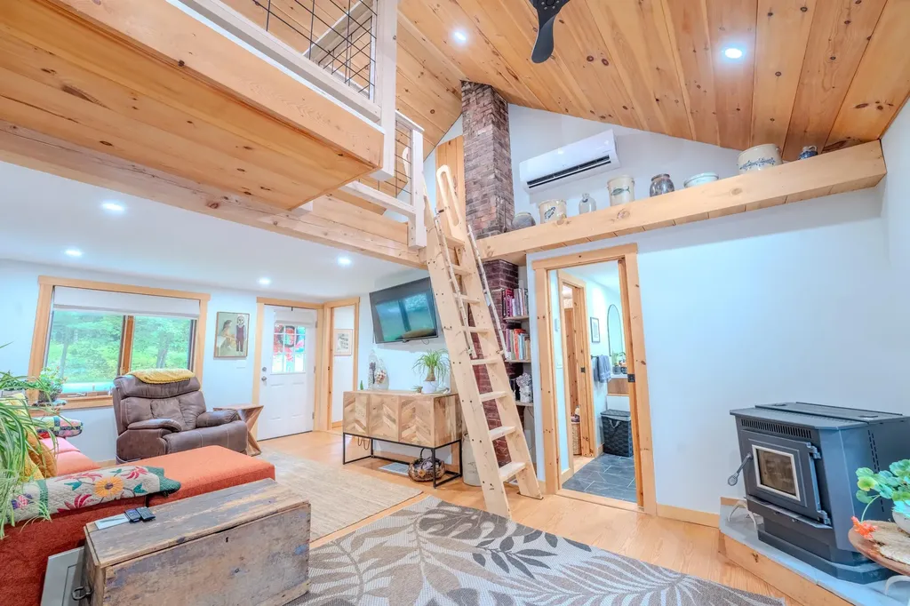 780 Old Route 25 Rumney NH 03266