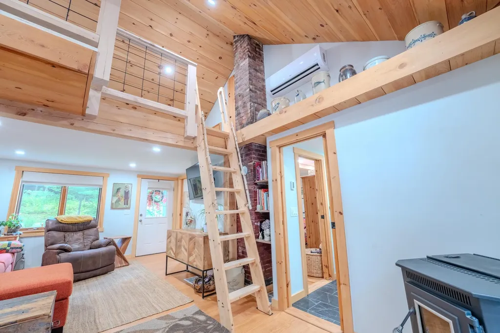 780 Old Route 25 Rumney NH 03266