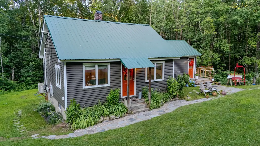 780 Old Route 25 Rumney NH 03266