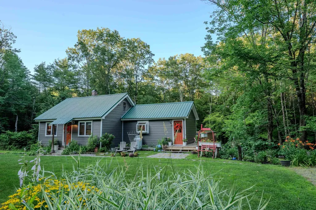 780 Old Route 25 Rumney NH 03266