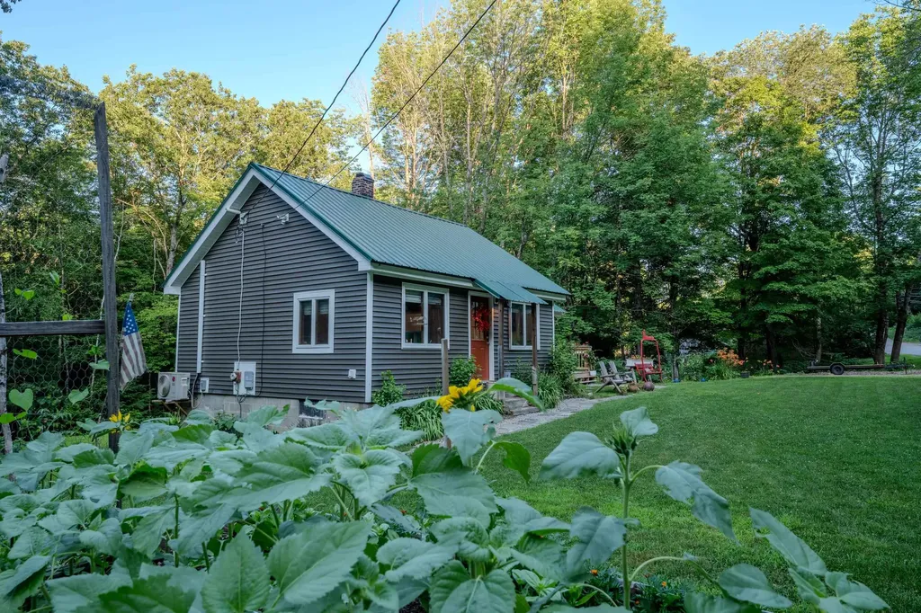 780 Old Route 25 Rumney NH 03266