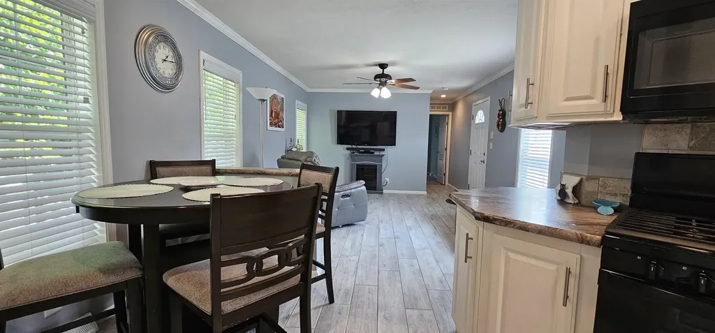 8 Barksdale Avenue Londonderry NH 03053