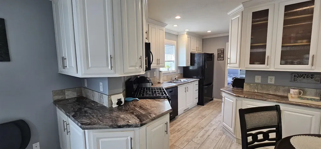 8 Barksdale Avenue Londonderry NH 03053