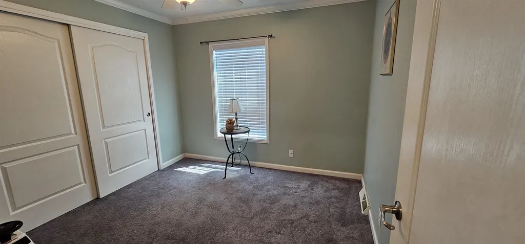 8 Barksdale Avenue Londonderry NH 03053