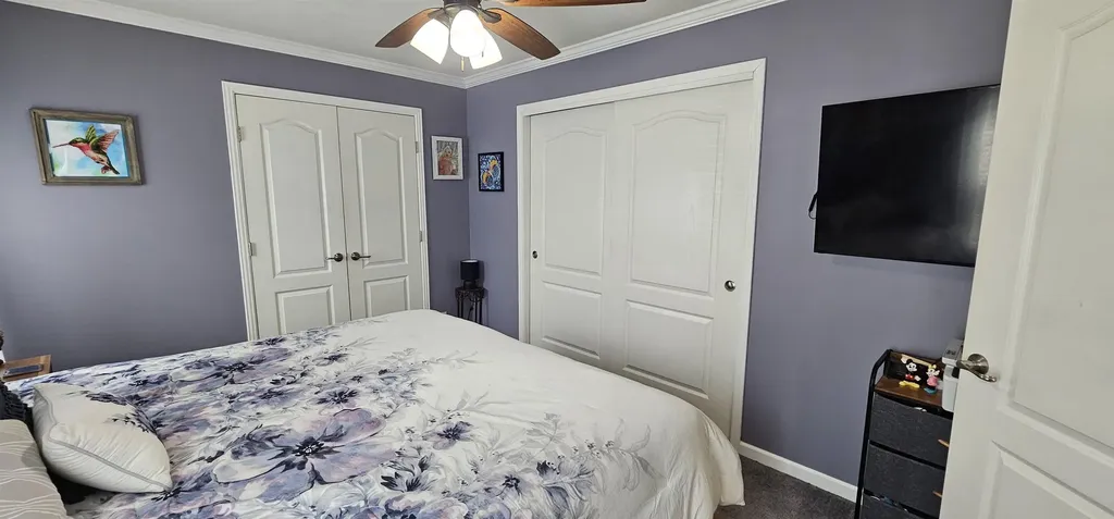 8 Barksdale Avenue Londonderry NH 03053