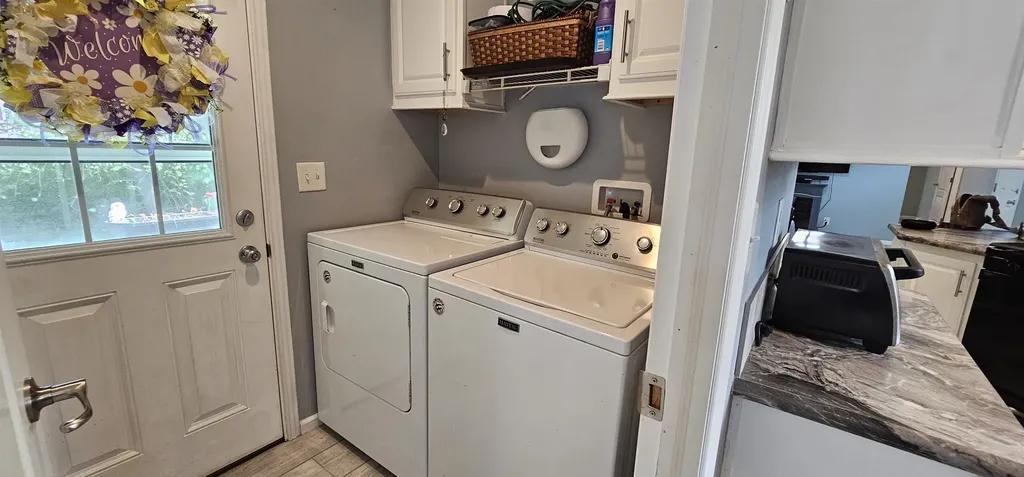 8 Barksdale Avenue Londonderry NH 03053