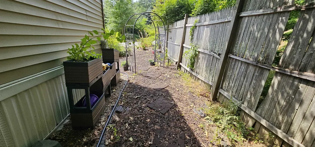 8 Barksdale Avenue Londonderry NH 03053