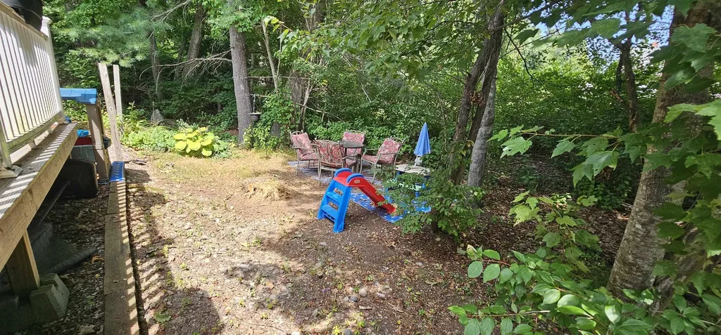 8 Barksdale Avenue Londonderry NH 03053