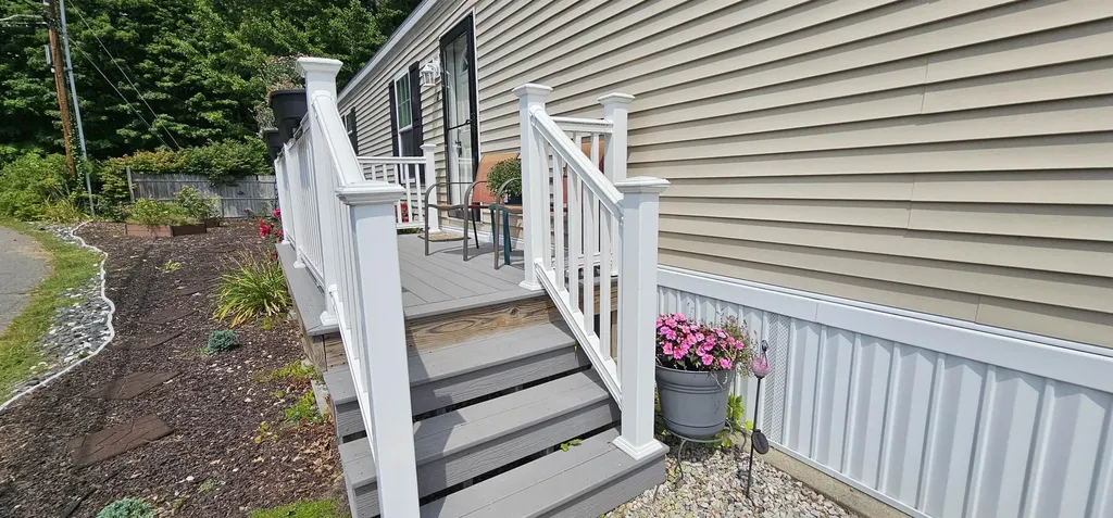 8 Barksdale Avenue Londonderry NH 03053