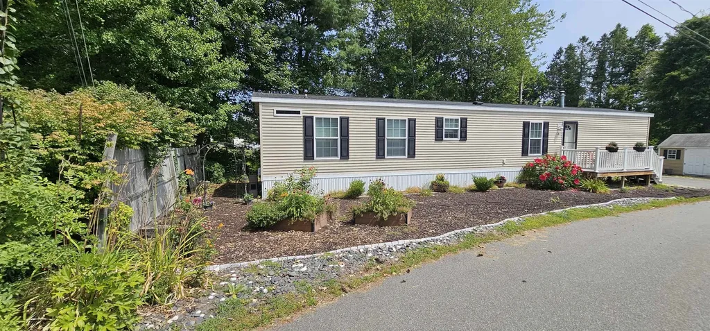 8 Barksdale Avenue Londonderry NH 03053