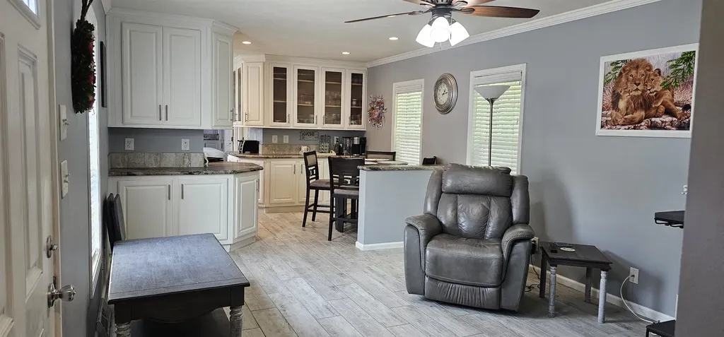 8 Barksdale Avenue Londonderry NH 03053