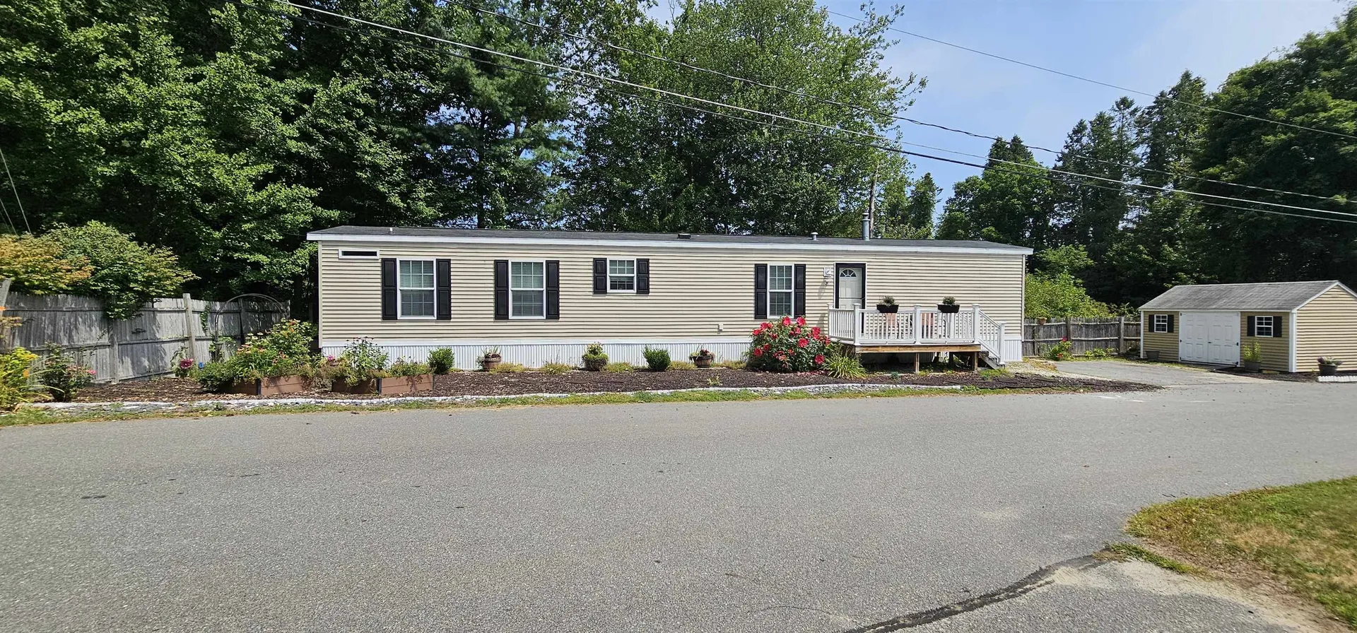 8 Barksdale Avenue Londonderry NH 03053