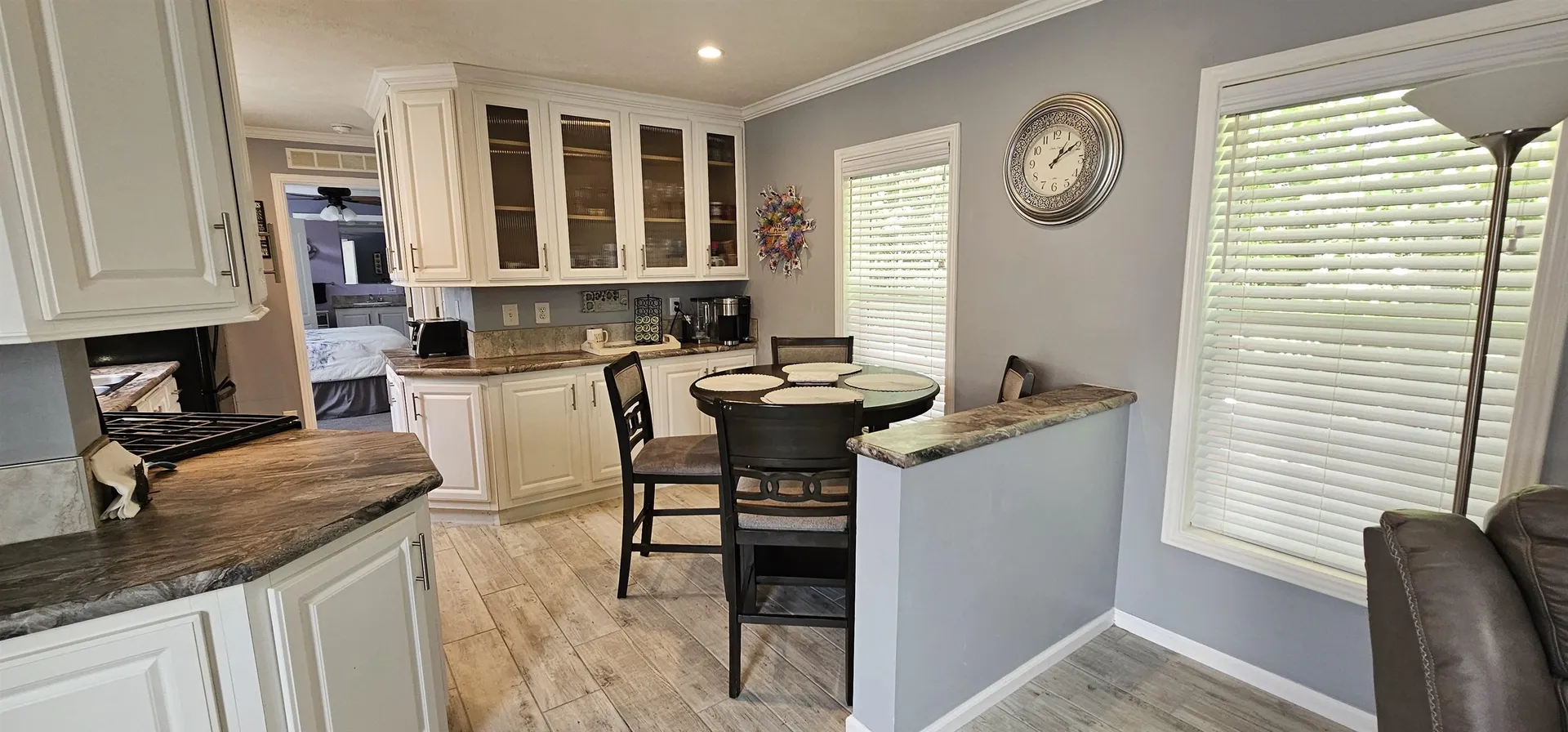 8 Barksdale Avenue Londonderry NH 03053