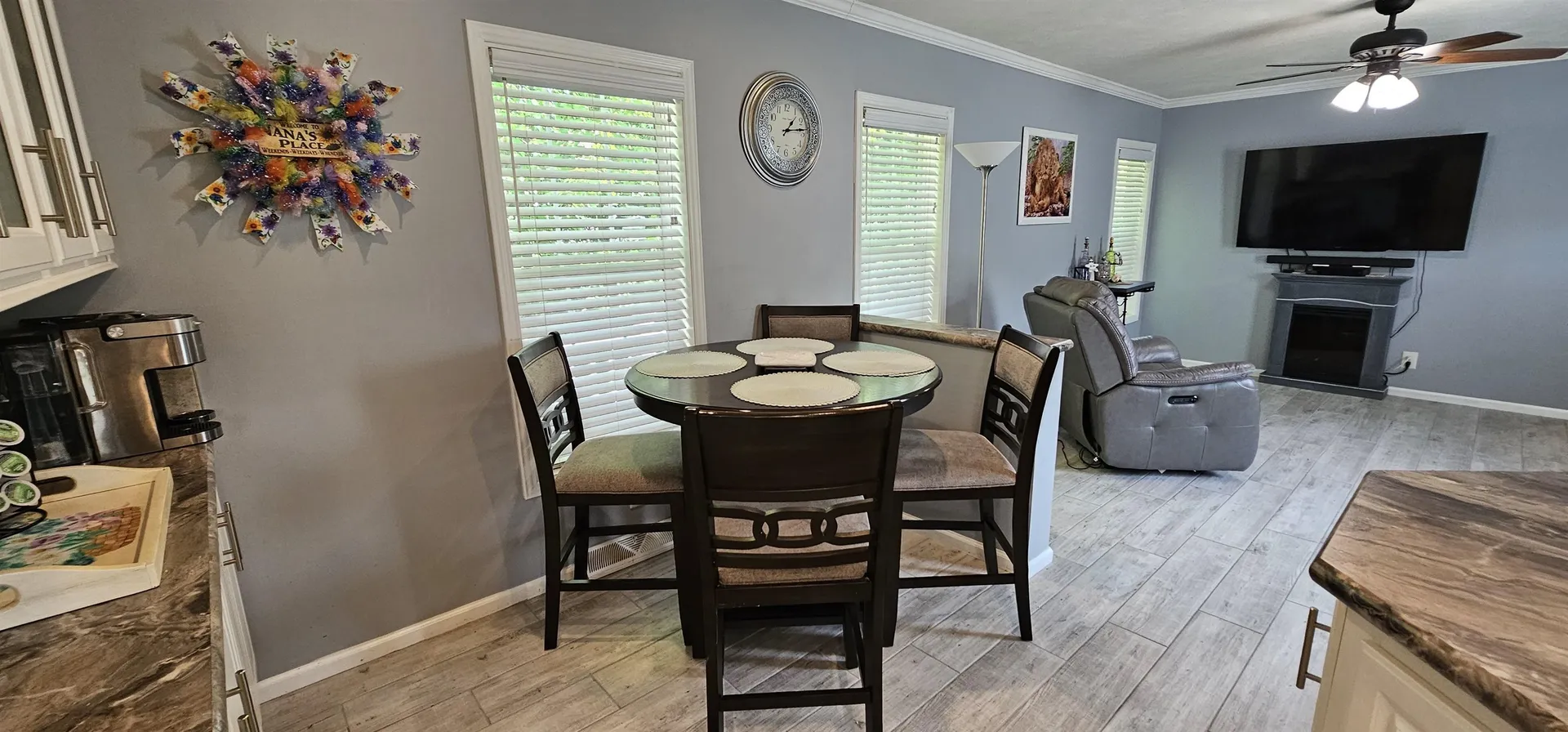 8 Barksdale Avenue Londonderry NH 03053