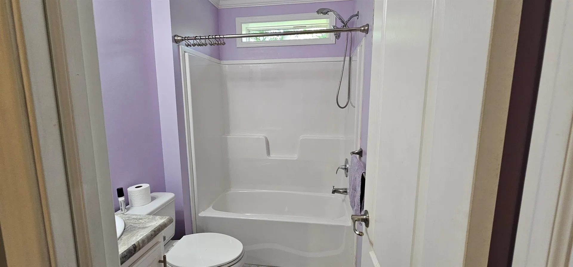 8 Barksdale Avenue Londonderry NH 03053