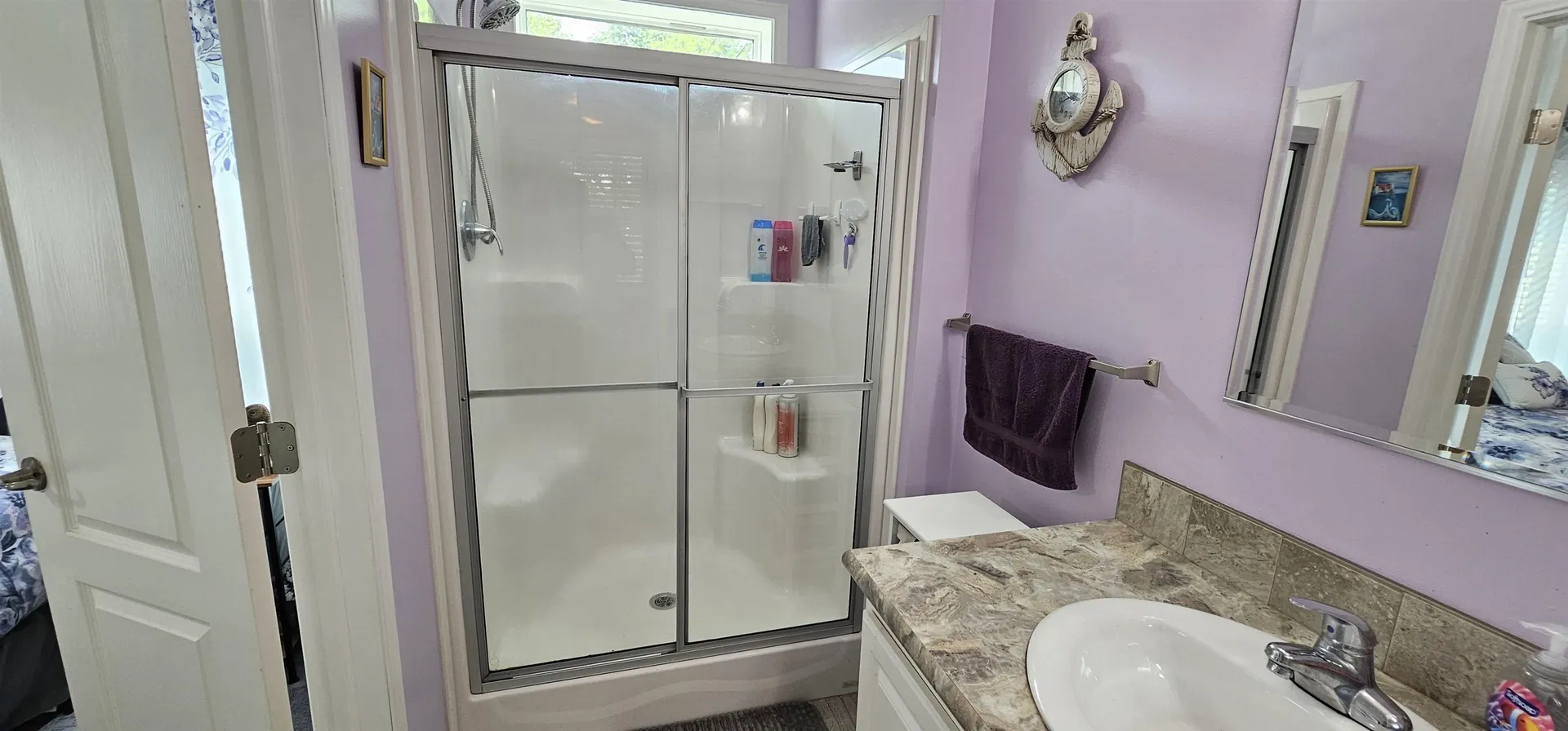 8 Barksdale Avenue Londonderry NH 03053