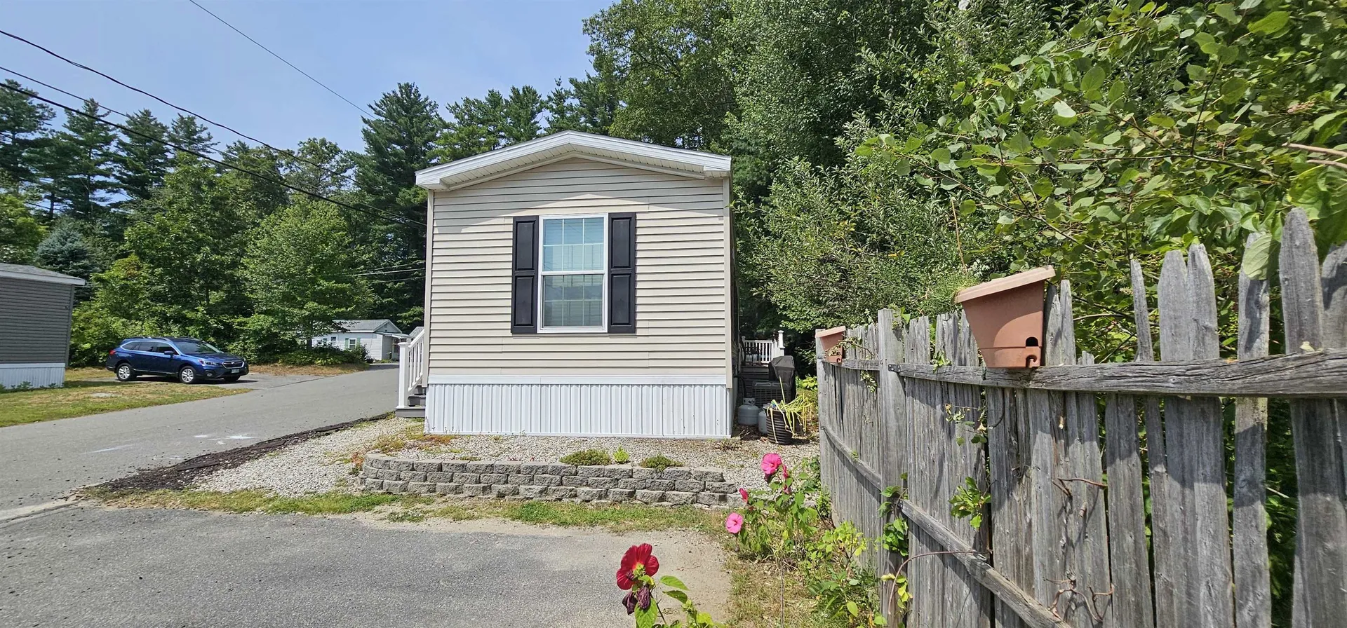8 Barksdale Avenue Londonderry NH 03053