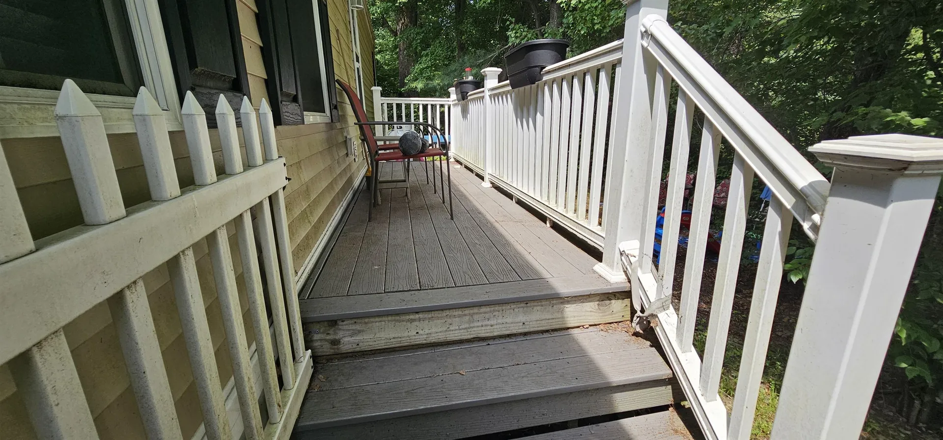 8 Barksdale Avenue Londonderry NH 03053