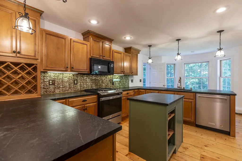 258 Mending Walls Road Manchester VT 05255