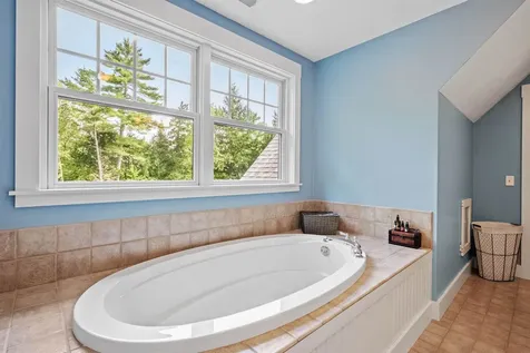 28 Moose Walk Moultonborough NH 03254