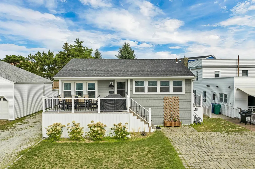 19 Portsmouth Avenue Hampton NH 03842