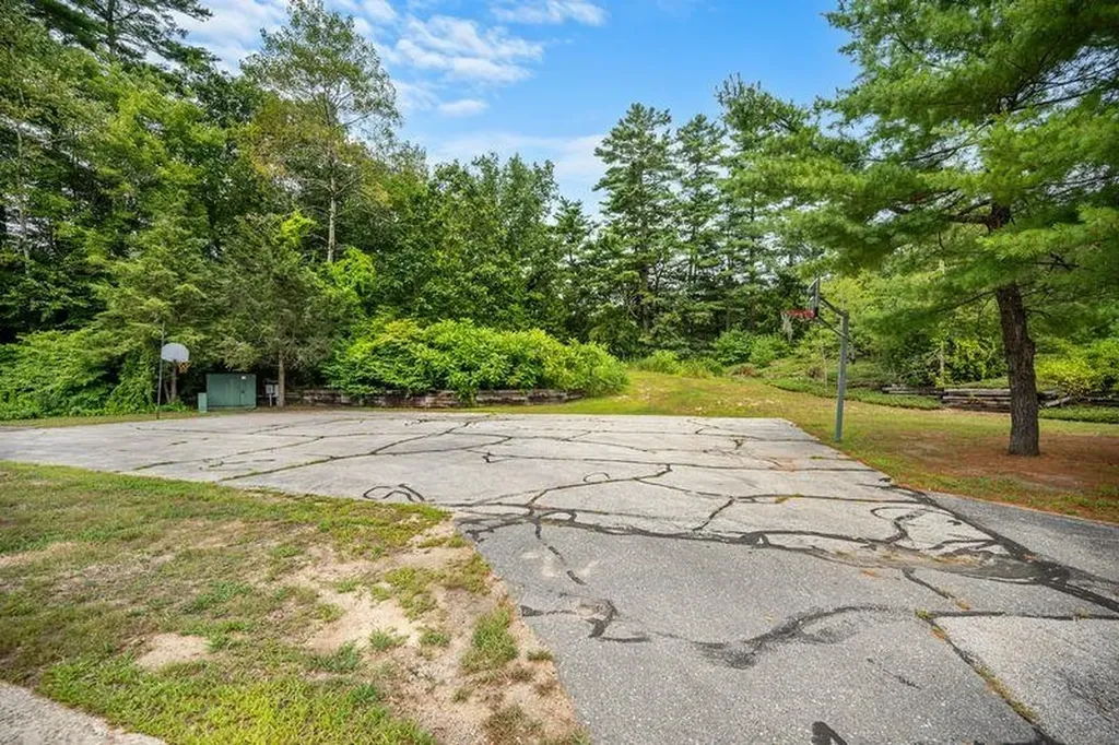 202 Route 27 Raymond NH 03077