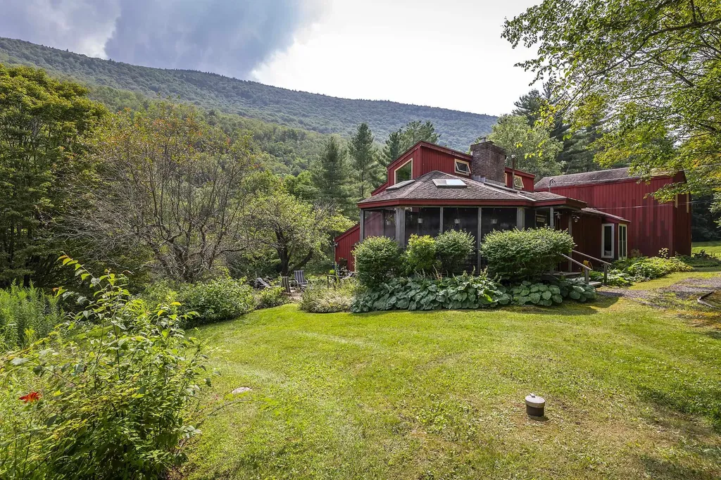 1175 South End Road Mount Tabor VT 05253