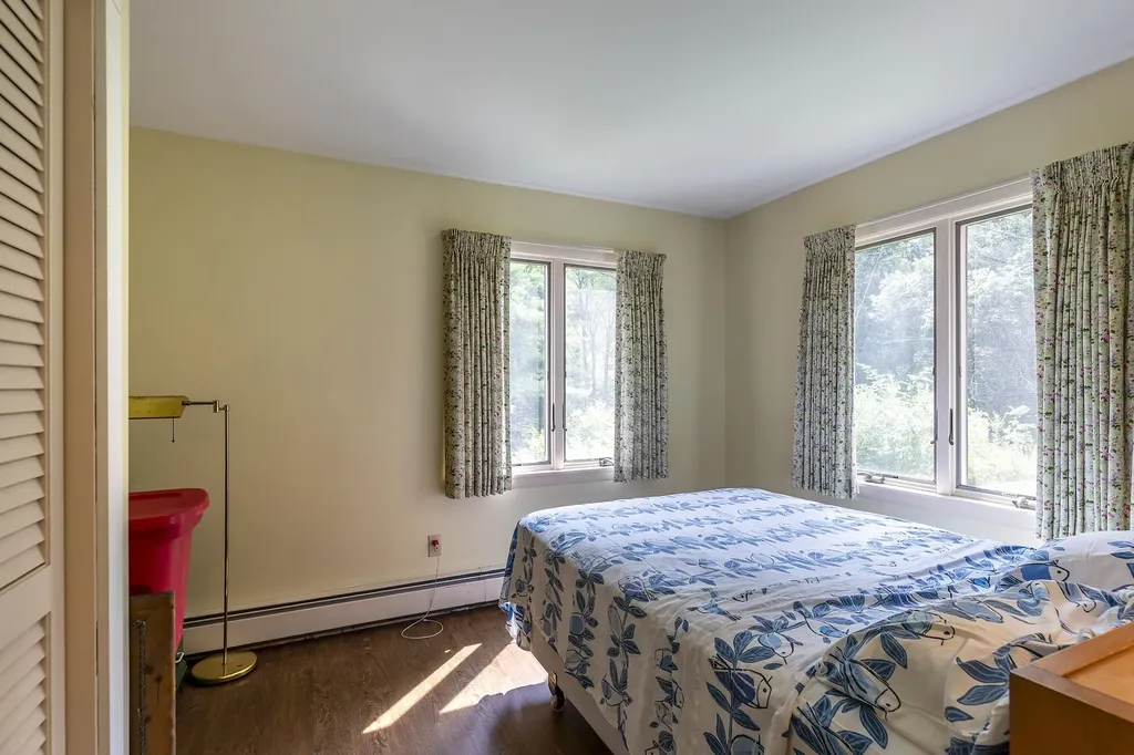 1175 South End Road Mount Tabor VT 05253