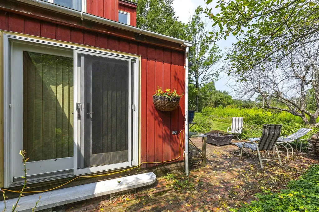 1175 South End Road Mount Tabor VT 05253