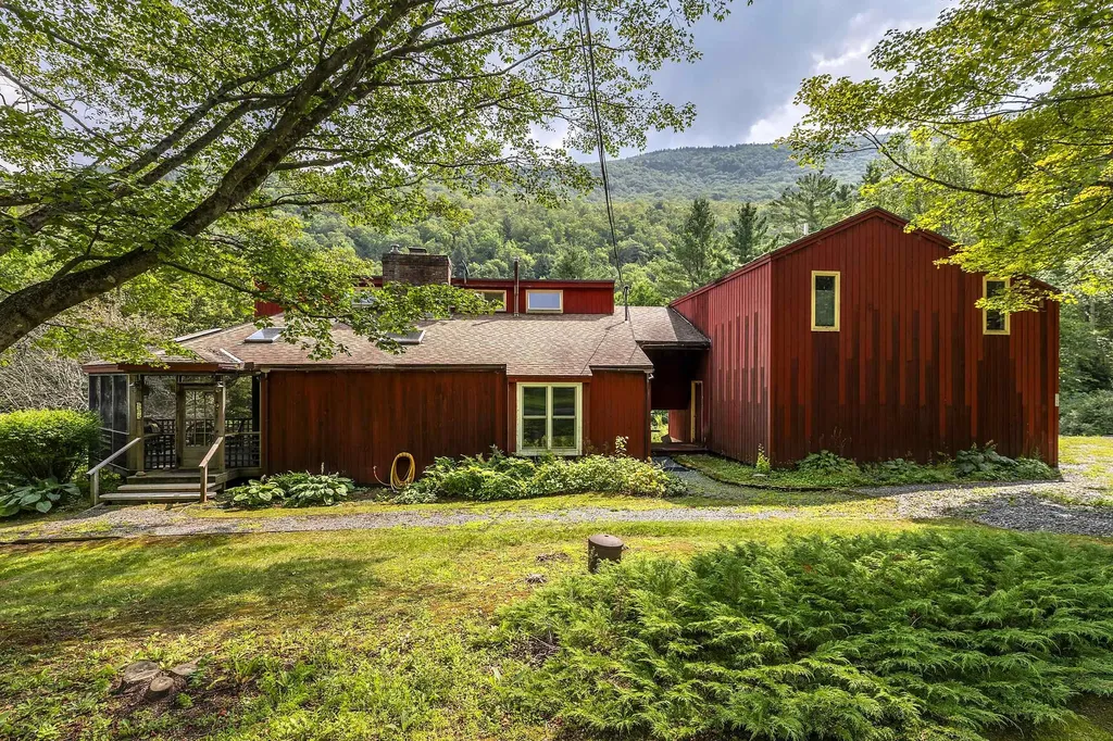 1175 South End Road Mount Tabor VT 05253