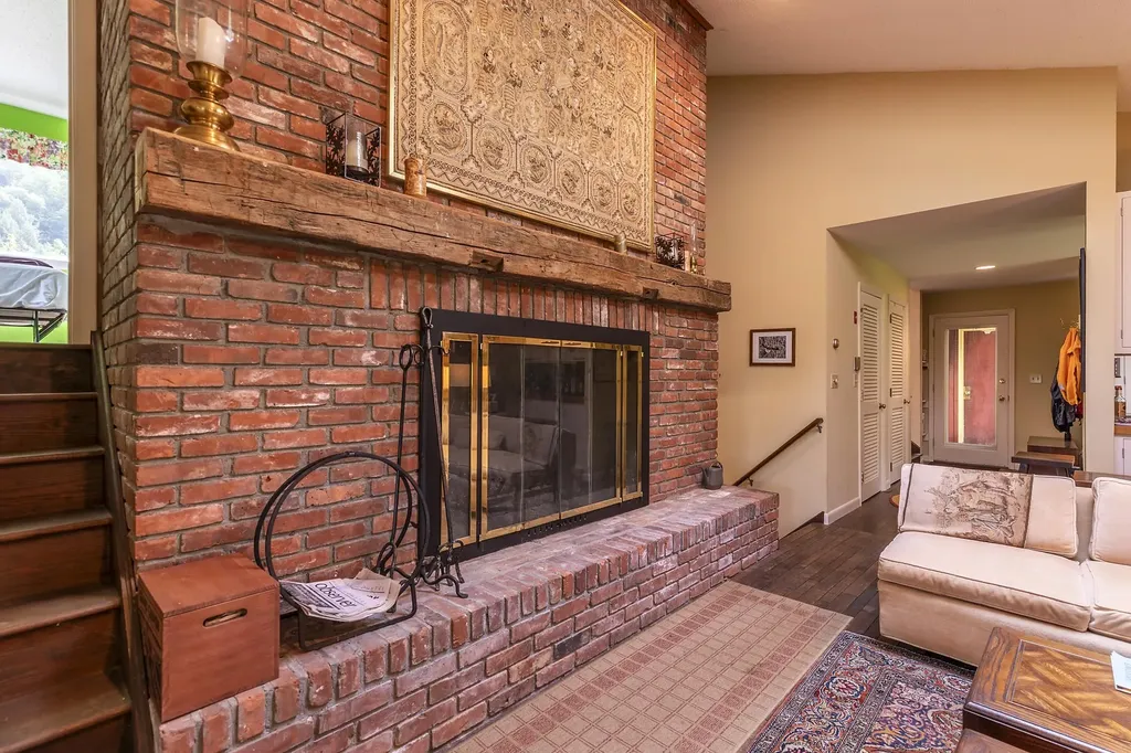 1175 South End Road Mount Tabor VT 05253