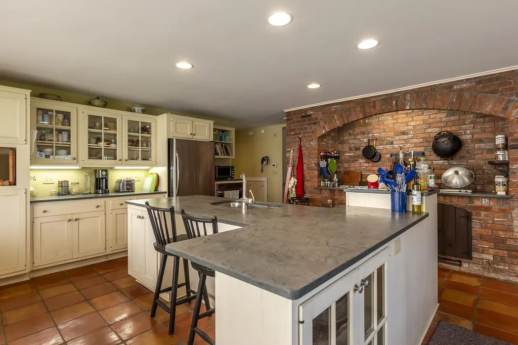 1175 South End Road Mount Tabor VT 05253