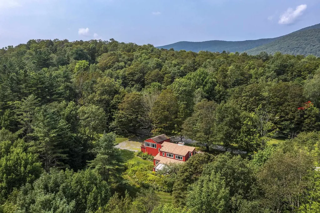 1175 South End Road Mount Tabor VT 05253