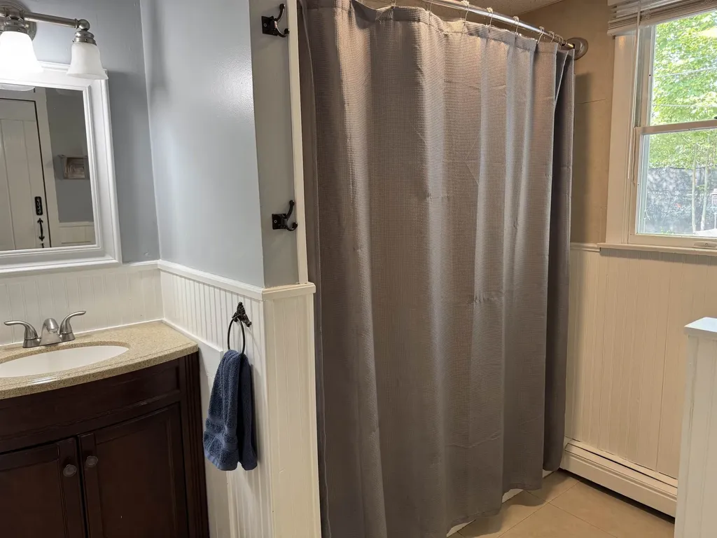 24 Hale Avenue Hooksett NH 03106