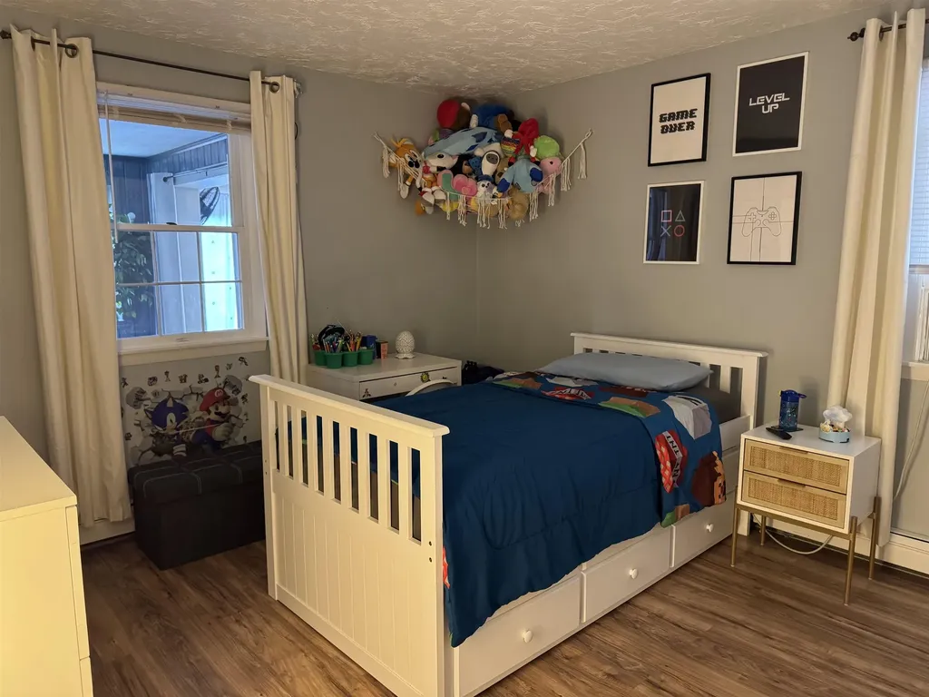 24 Hale Avenue Hooksett NH 03106