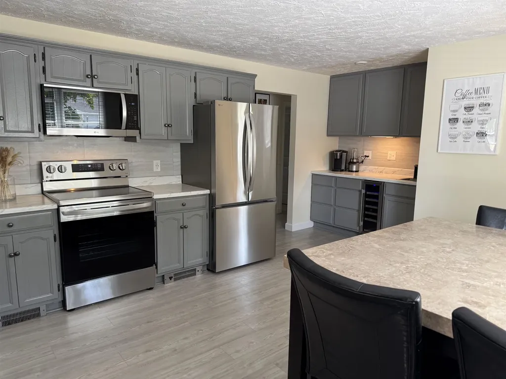 24 Hale Avenue Hooksett NH 03106