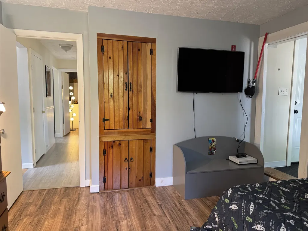 24 Hale Avenue Hooksett NH 03106
