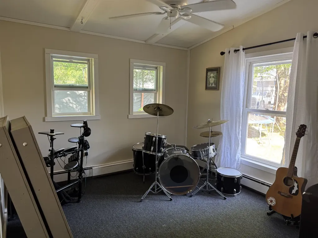 24 Hale Avenue Hooksett NH 03106