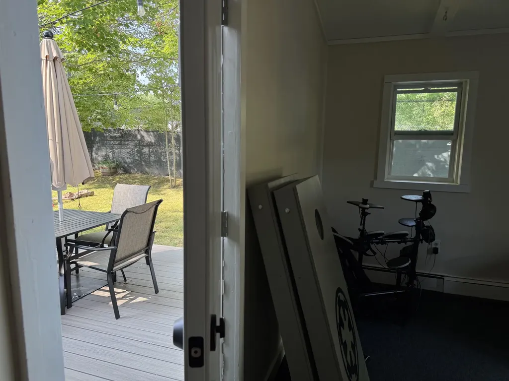 24 Hale Avenue Hooksett NH 03106