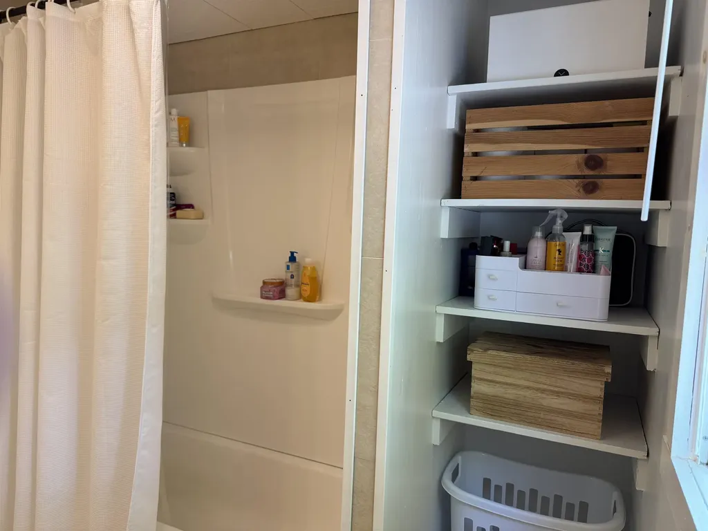 24 Hale Avenue Hooksett NH 03106