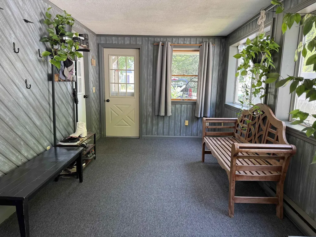 24 Hale Avenue Hooksett NH 03106