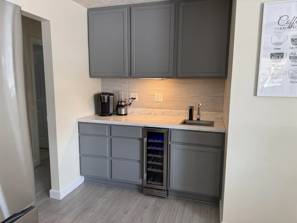 24 Hale Avenue Hooksett NH 03106