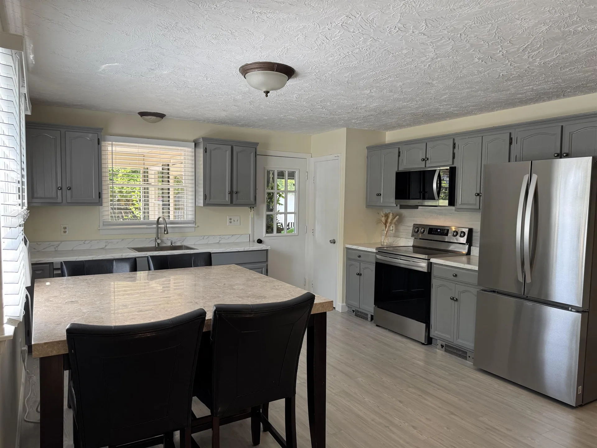 24 Hale Avenue Hooksett NH 03106