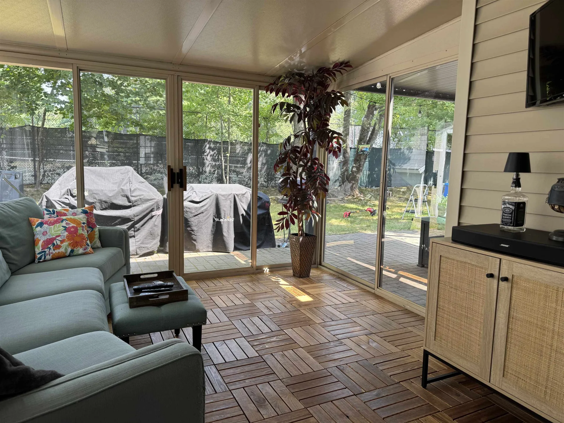 24 Hale Avenue Hooksett NH 03106