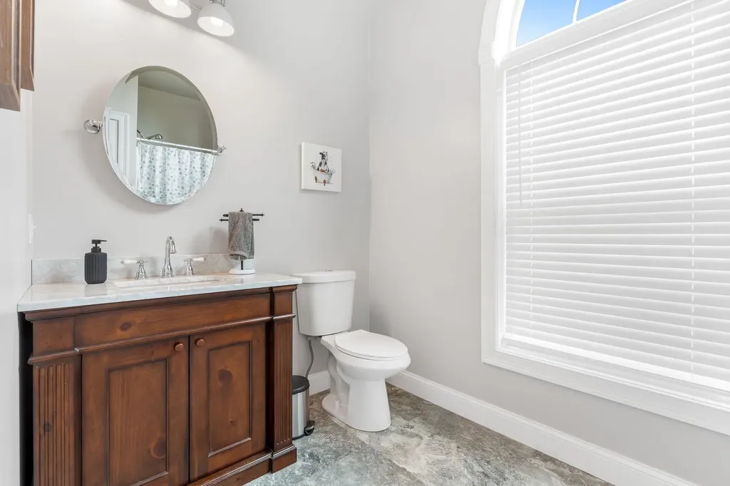 107 Litchfield Road Londonderry NH 03053