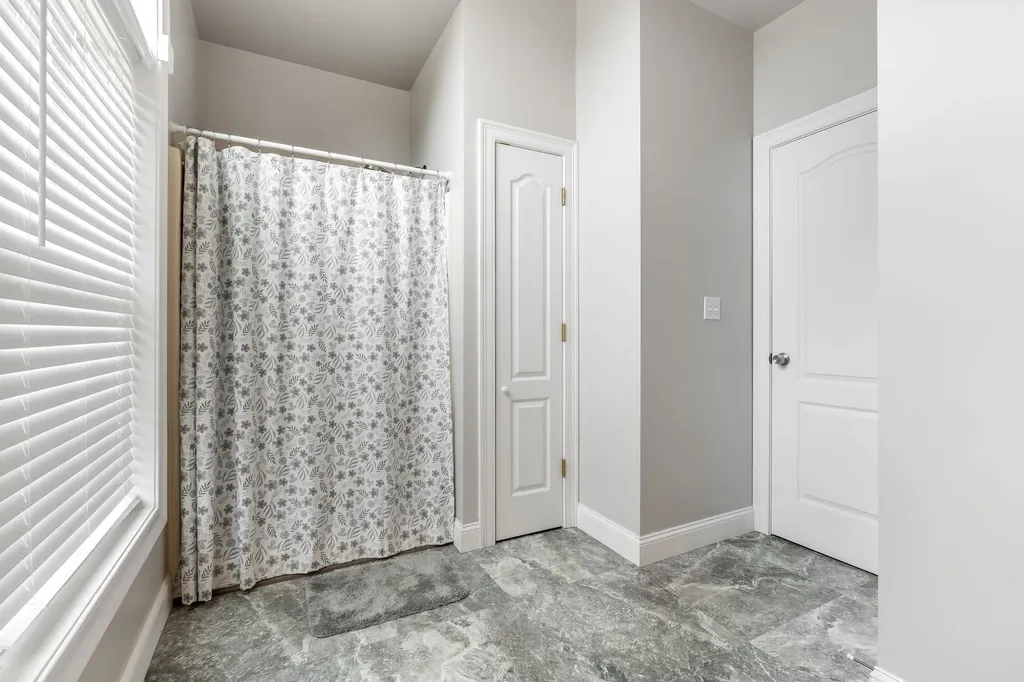 107 Litchfield Road Londonderry NH 03053