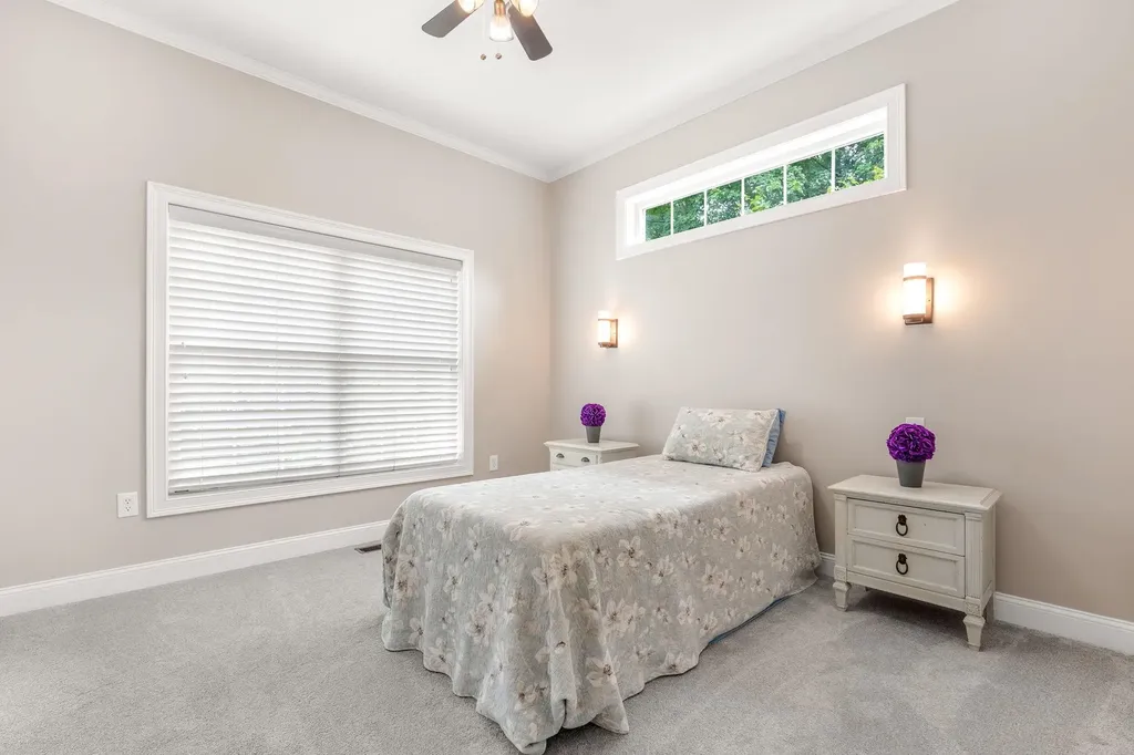 107 Litchfield Road Londonderry NH 03053