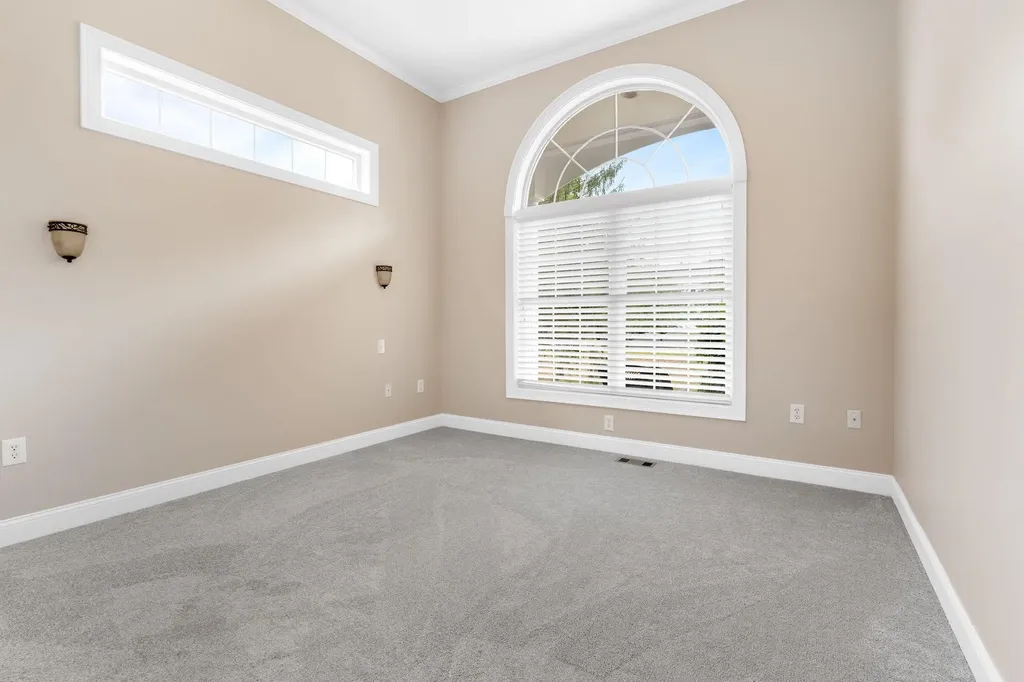 107 Litchfield Road Londonderry NH 03053