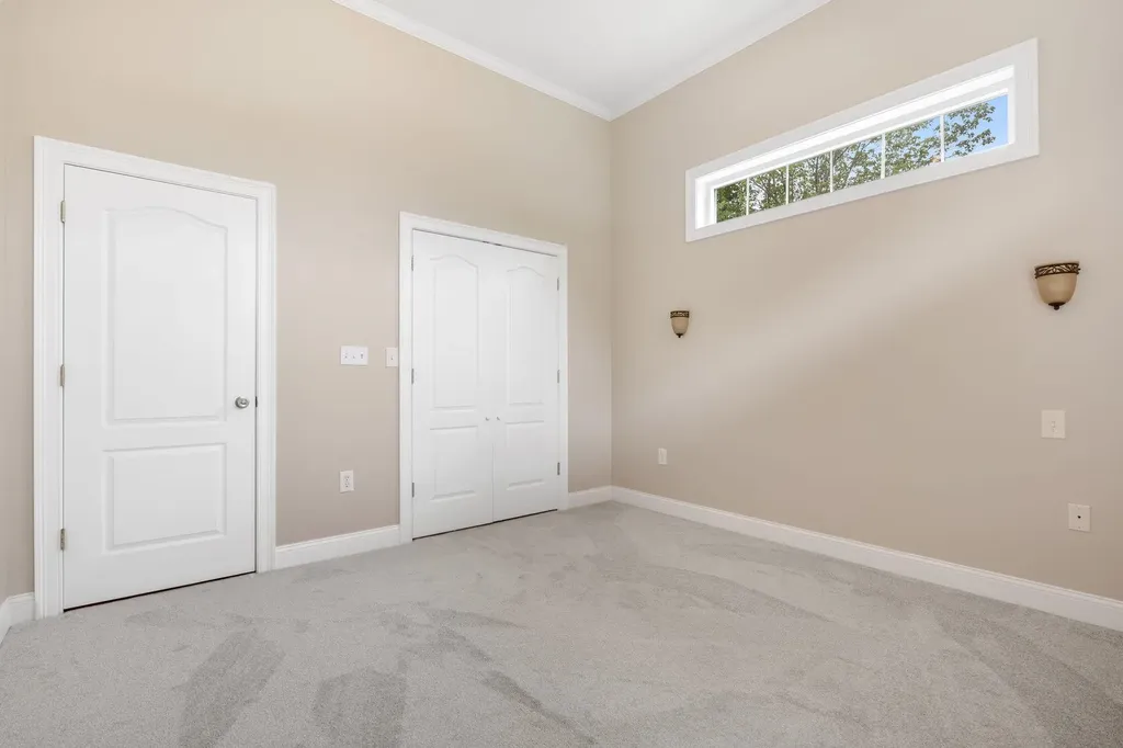 107 Litchfield Road Londonderry NH 03053